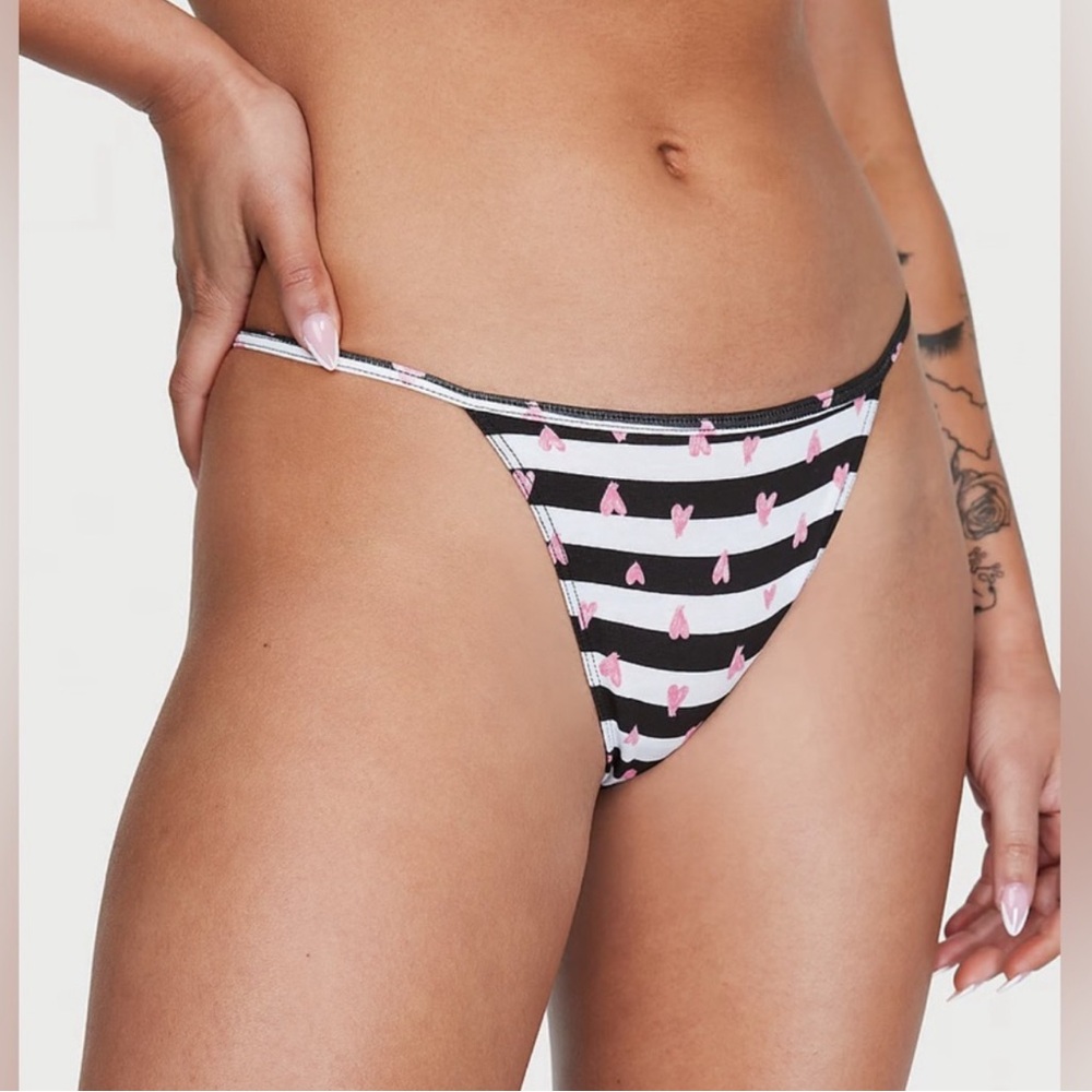 5/$30 (NEW) VICTORIA’S SECRET Black & White Striped V-String
